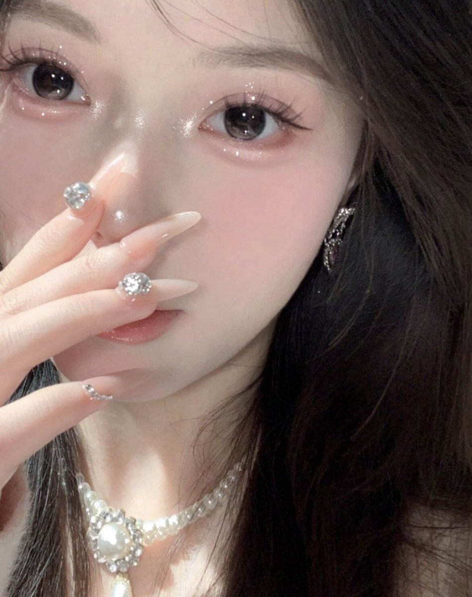 skin_wota's tweet image. 革命起きました。
セザンヌのジェルライナー50番やばい。
この高級感しかないラメが¥500でゲットできちゃいます。
瞼にも涙袋にも使えるし、ブラシもいらないからまじ便利すぎる。