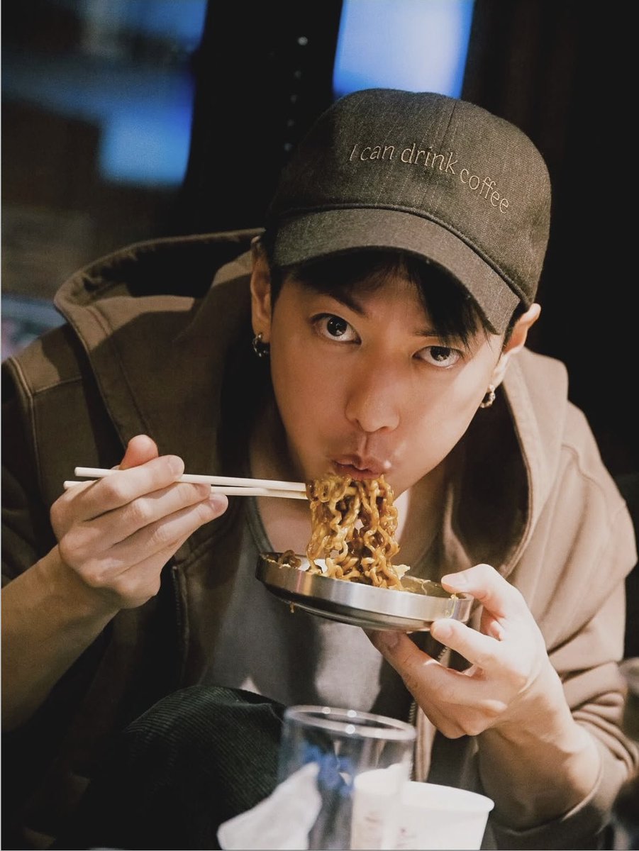 msugi69734721's tweet image. チャパゲティ食べてみたい

セブンで買った韓国のノグリというカップ麺も美味しかった！

今日はチャパゲティ探しの旅に出ようかな

しかしなんで食べてる途中でそんな目になっちゃうのかな？
ドキドキしちゃうわ💕

 #佐藤健Instagram
 #チャパゲティ