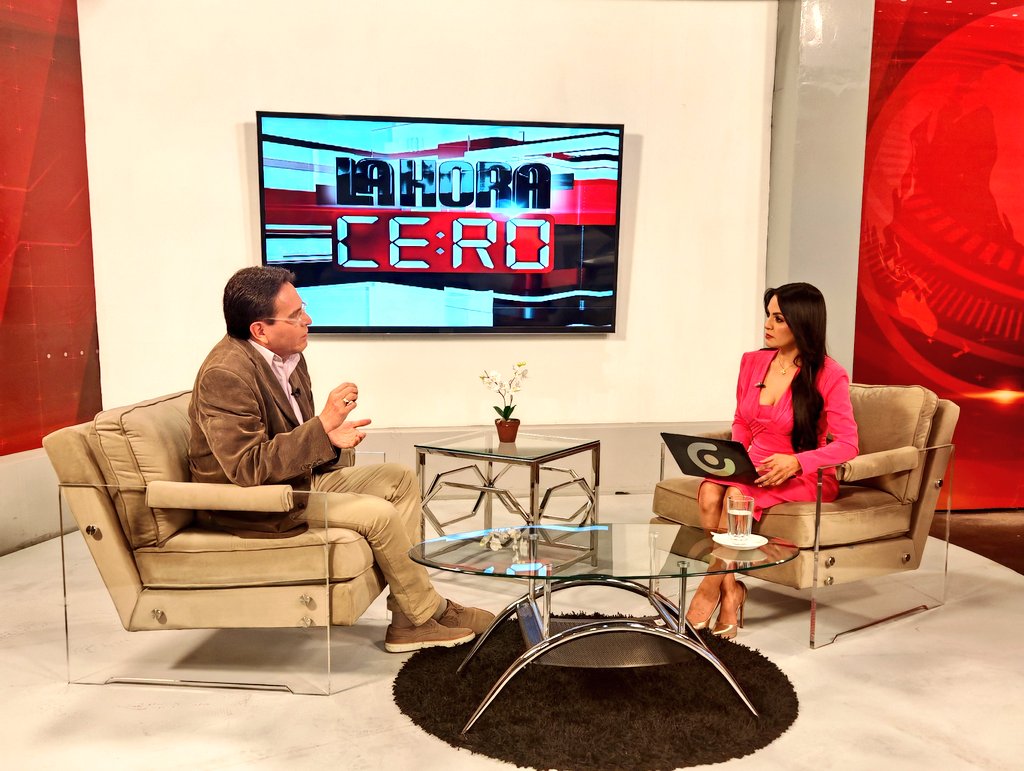 GamaNoticiasEc's tweet photo. 🔴 #LaHoraCero | Fausto Flores Albán @FaustoFloresAl1, Activista y Comunicador Social, menciona que “las oportunidades se nos dan una sola vez” y que ahora debemos proyectarnos como ecuatorianos con sentido de pertenencia, fortaleciendo nuestra identidad y compromiso ciudadano frente al resultado del #ReferéndumYConsulta2025.