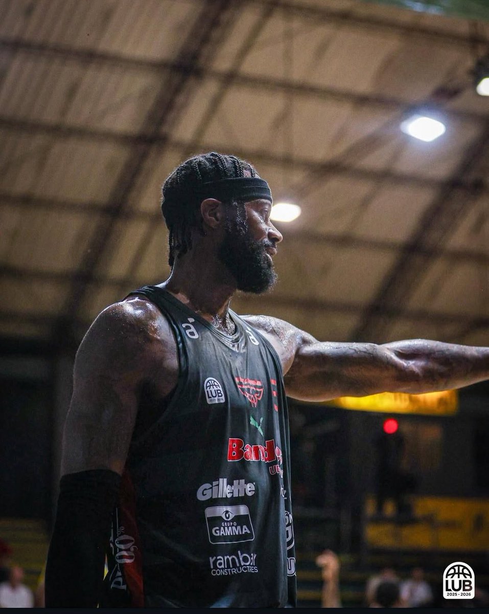 Atención! A esta hora Earl Clark no solo no juega el clásico del miércoles si no que no juega más en Aguada.
El club investiga sobre una posible adulteración en el contrato.
El contrato que firmó Aguada y que está registrado en FIBA NUNCA HABLA de cláusula de salida.
Mañana 11:50