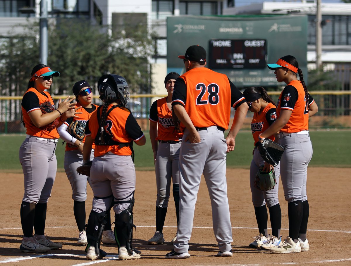 Naranjeroslms's tweet photo. Segundo juego de preparación en nuestro #EarlyCamp. 🍊⭐🎀 https://t.co/Vze3wqtfgt