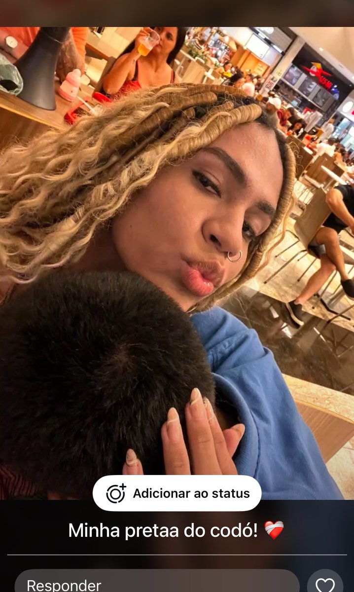 Eu odeio toque físico, mas teus abraços são tão ✨aconchegantes✨