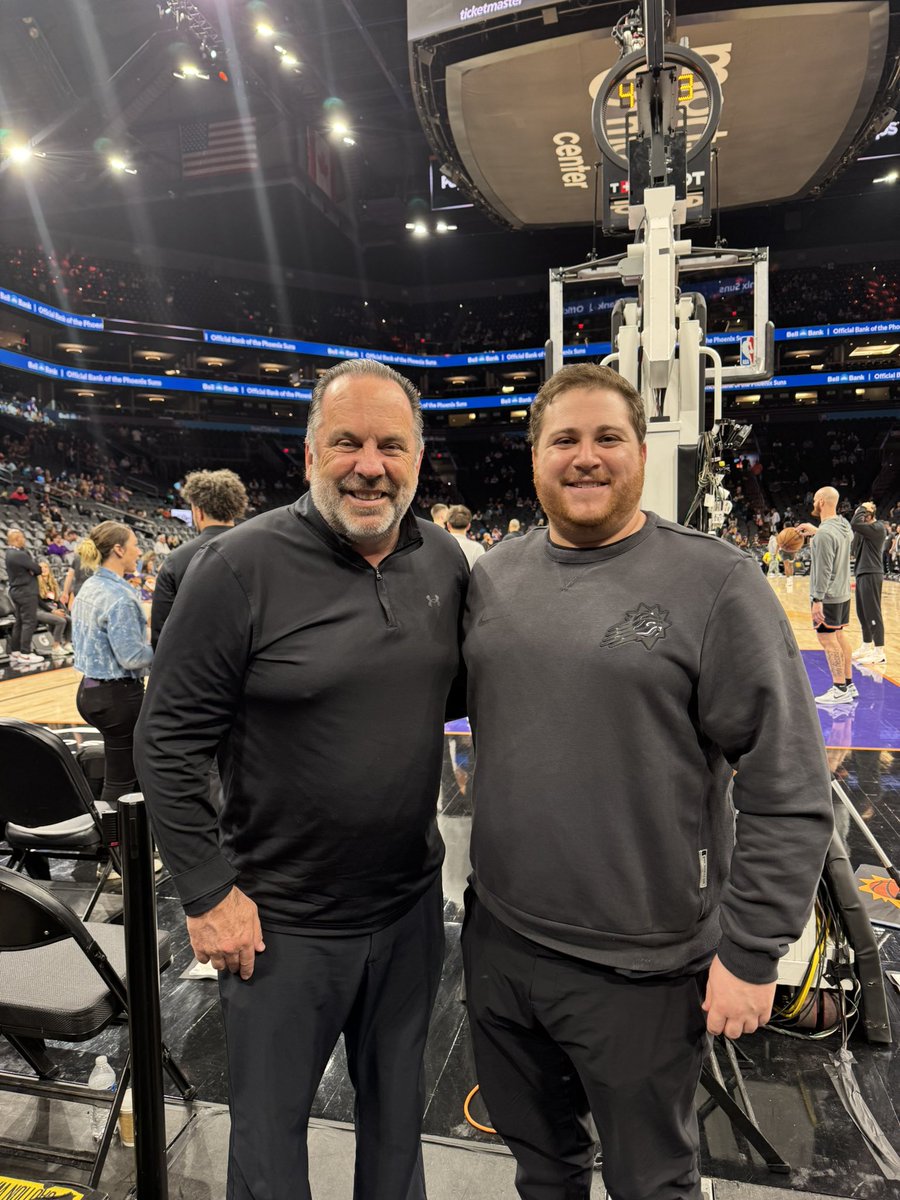 So proud of AJ Meyer, one of the greatest managers in ND bball history…been in NBA 10 years. <a href="/ATLHawks/">Atlanta HaWWWWWWWks</a> @ <a href="/Suns/">Phoenix Suns</a>
