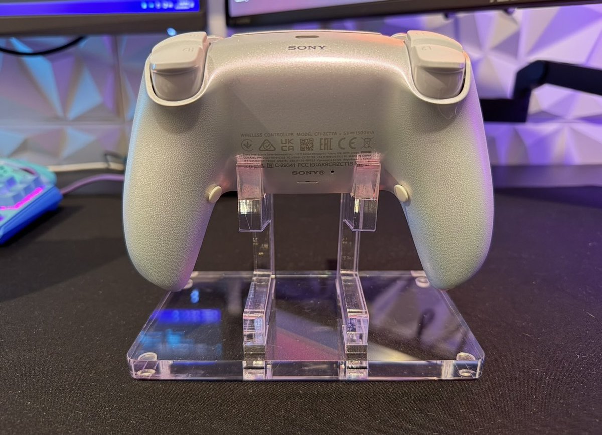 CDLHater's tweet image. Teaming up with @PulzeController to giveaway this custom PS5 controller (TMR sticks, 2 back buttons, mouse click bumpers &amp;amp; triggers) for the BO7 season!

How to enter:
- Like &amp;amp; Retweet this post
- Follow @CDLHater &amp;amp; @PulzeController 
- Comment #CDLHater 

Winner announced FRIDAY…