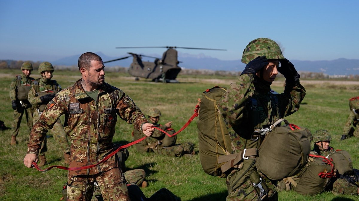 伊国における多国間空挺演習②】 #第1空挺団 は、伊国における多国間
