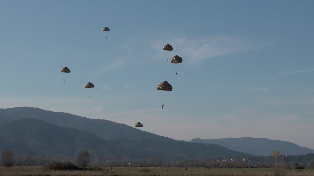 伊国における多国間空挺演習②】 #第1空挺団 は、伊国における多国間