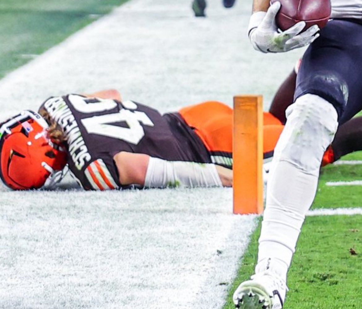 Goham_Quee's tweet image. “Y’all wanna see a dead body?”