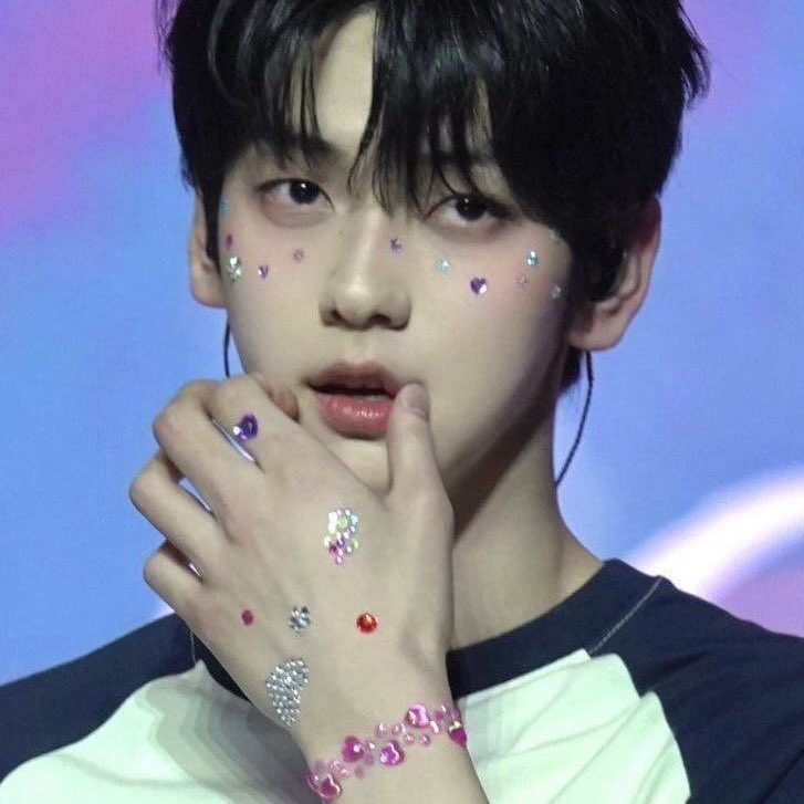 soobunpie's tweet photo. 🐰 ✧ 💗 spot the difference! https://t.co/xXBvnHLnIK