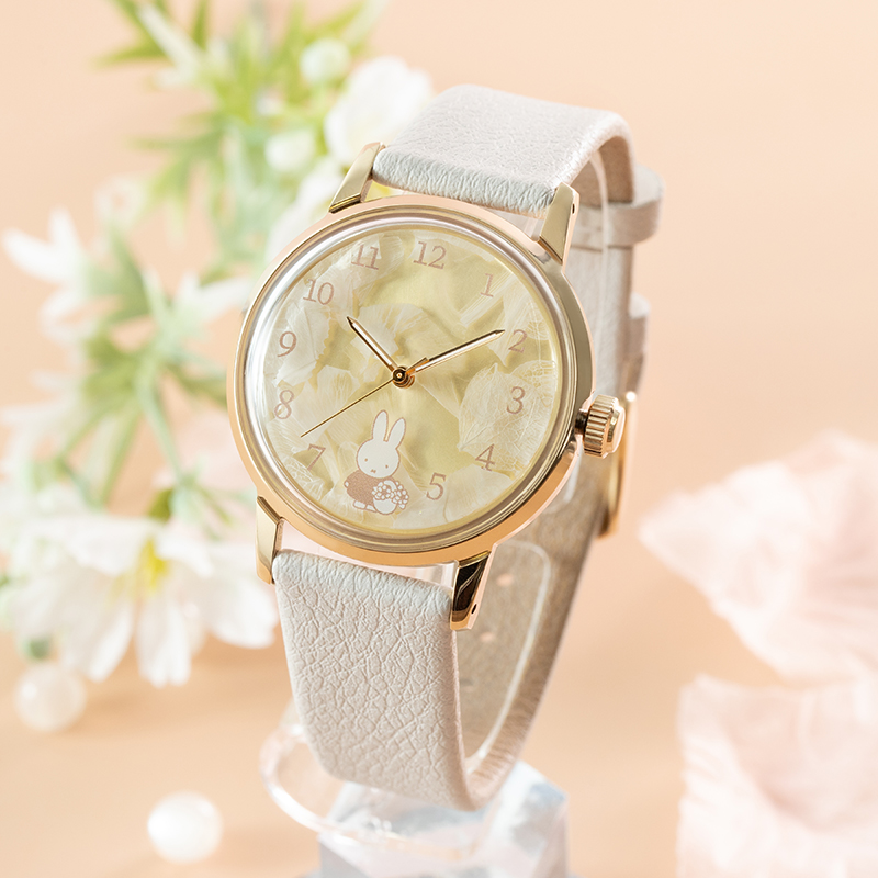 11月21日(金)発売予定】 プリザーブドフラワーを文字盤に閉じ込めた