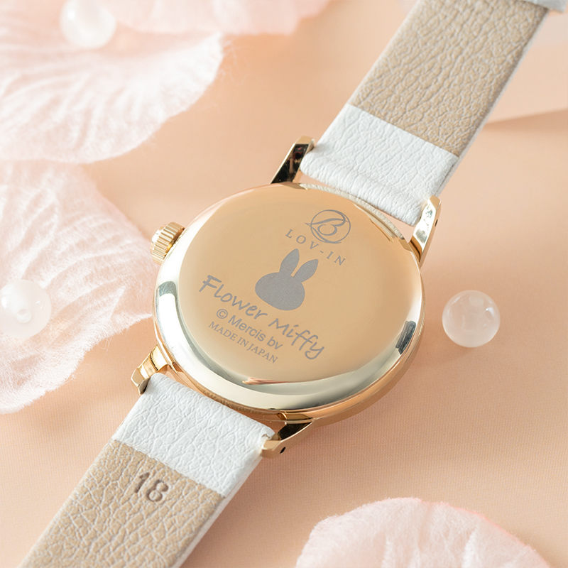 11月21日(金)発売予定】 プリザーブドフラワーを文字盤に閉じ込めた