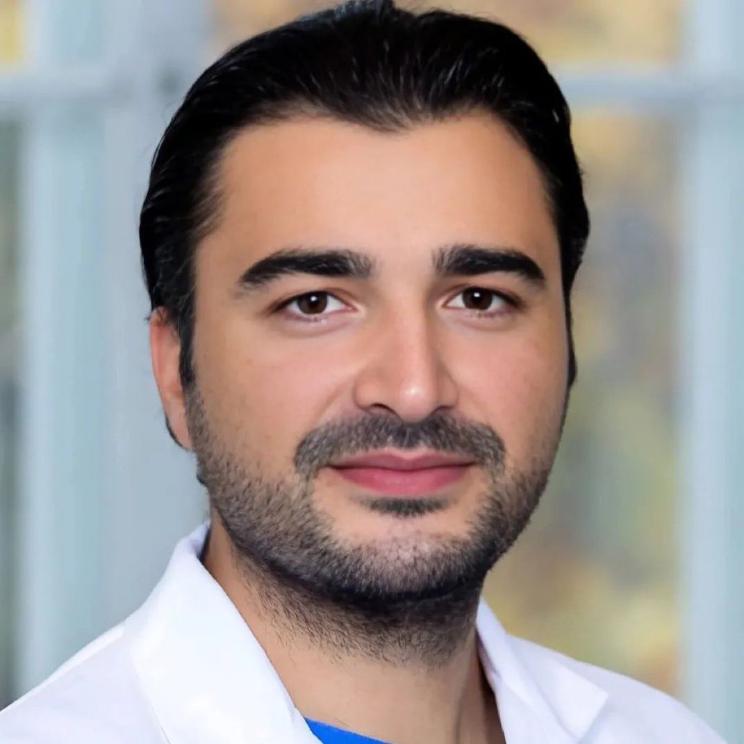 “GİDERLERSE GİTSİNLER” Denilen Doktorlarımız…

“Avusturya’nın Viyana kentinde çalışmalarını sürdüren Kardiyolog Doç. Dr. Çağlayan Demirel, kalp cerrahisinde bir ilke imza attı. 

Aynı anda dört kalp kapağını kapalı yöntemle değiştiren nadir bilim insanlarından biri olan Demirel,