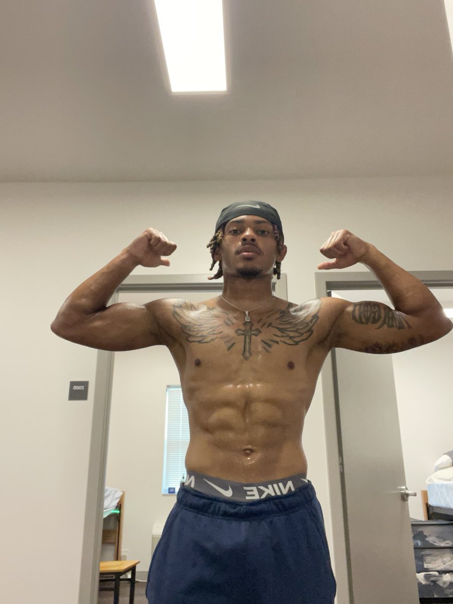 PowellSavyan's tweet photo. Body built for slot/Z. 5’9”, 175 — quick, lean, explosive.
Staying ready. DM for film.

#stayingready https://t.co/ulW2zRJ0PH