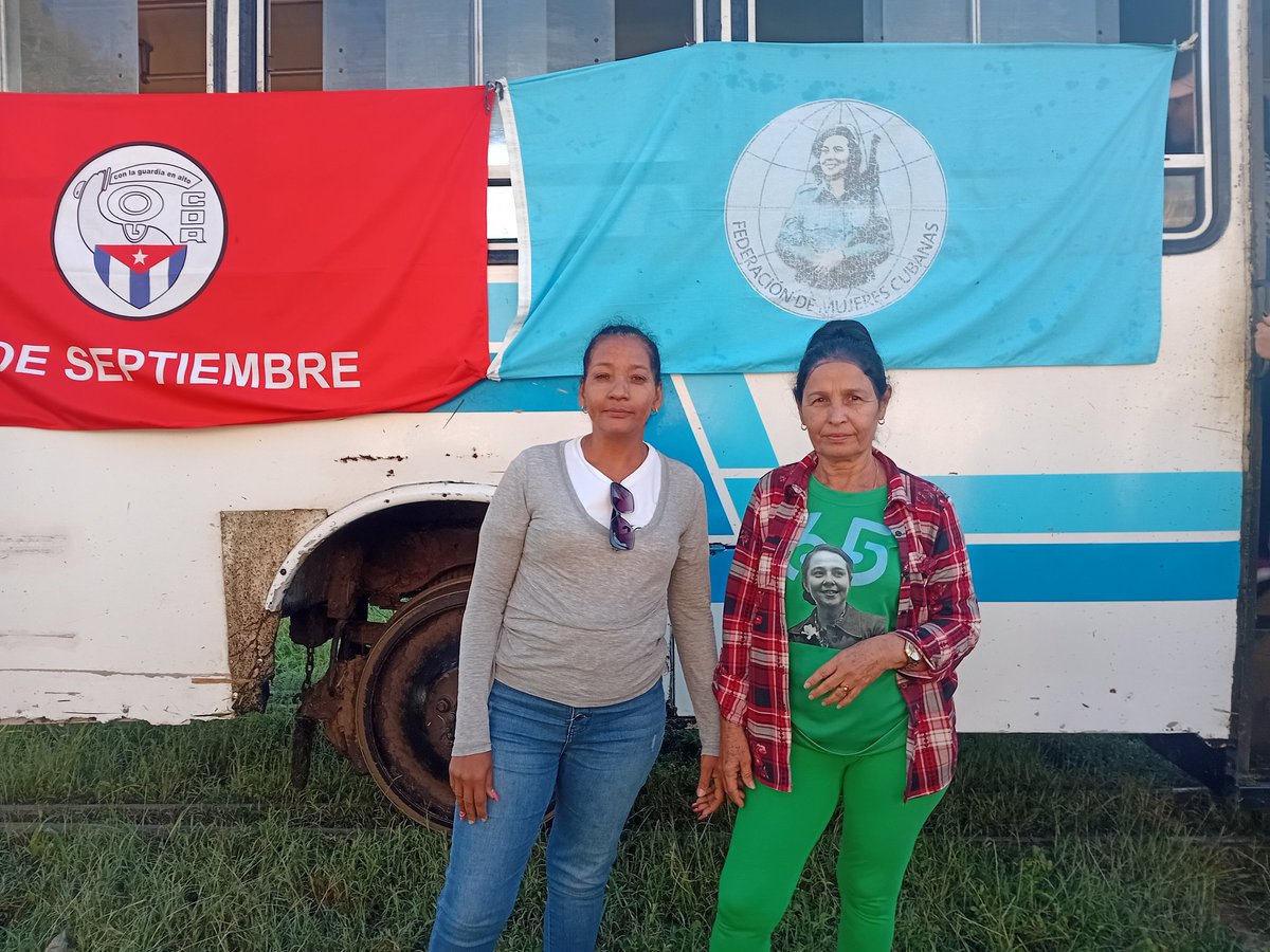 DeibiCruz2925's tweet photo. #DesdeAmancio. Encabezada por las principales autoridades, una representación de amancieros llegó  hasta la granmense comunidad de Guamo, con un donativo y un abrazo  solidario, para los afectados por el paso del huracán Melissa. #FuerzaCuba
#MujeresEnRevolución https://t.co/nwhHfyYH0a