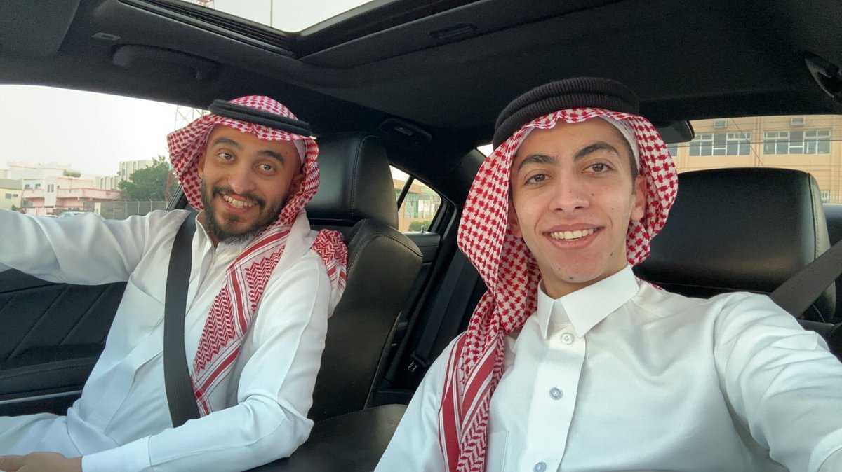 السلام عليكم يا جماعة الخير ابو احمد <a href="/Drb7h1/">Drb7h</a>  اخوي الي ما جابته امي حرفياً
 اقسم ب الله اني احبه و اعزه معزه ربي يشهد فيها
 و ان المواقف الي بيننا و وقفاته معي ما انساها ابداً فضله علي كبير ومهما سويت ما اقدر اوفيه حقه
ولا اسمح ل اي شخص يضره او يتكلم عليه ب سوء 
ونا اعتذر على اي