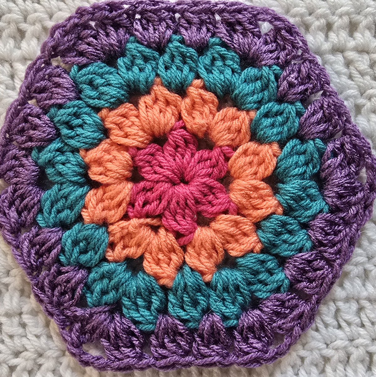 Crochetmelovely's tweet image. New free pattern from me: Pretty Cluster Hexagon! Full pattern on my blog or grab the PDF from my Ravelry shop! Both links are in my bio! 🫶👋💕 #yarn #fiberartist #crochetersofinstagram #crocheting #crochetcrew #crochetpattern #crochetpatterns #freepattern #freepatterns #free