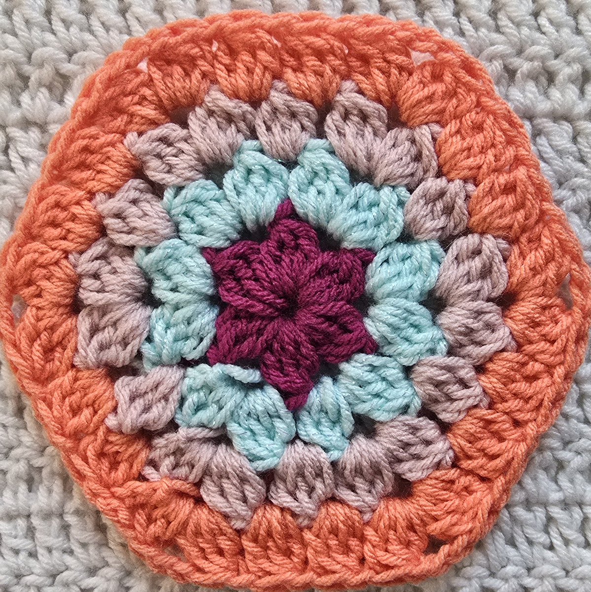 Crochetmelovely's tweet image. New free pattern from me: Pretty Cluster Hexagon! Full pattern on my blog or grab the PDF from my Ravelry shop! Both links are in my bio! 🫶👋💕 #yarn #fiberartist #crochetersofinstagram #crocheting #crochetcrew #crochetpattern #crochetpatterns #freepattern #freepatterns #free