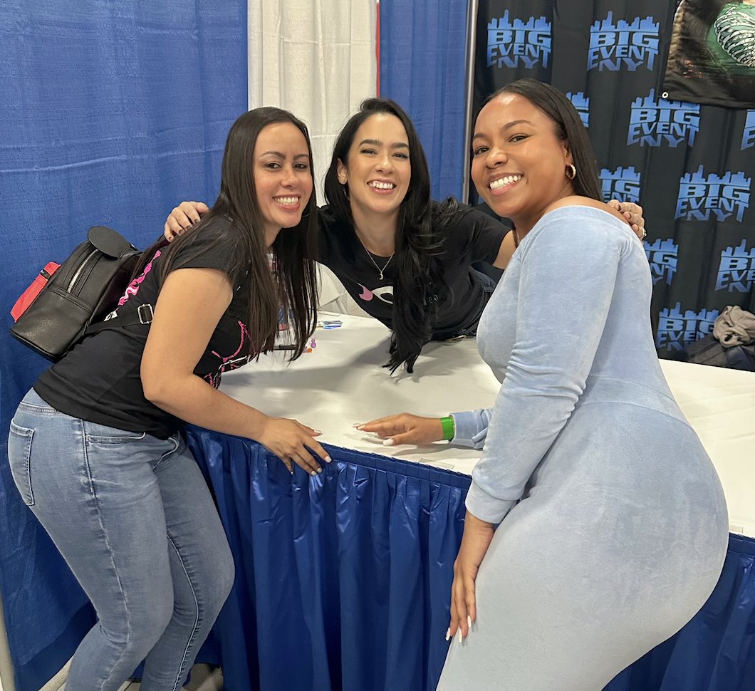 Menorr2's tweet image. Meeting my real-life superhero meant the world to me. As a high school counselor and SEL teacher, seeing her in person reminded me that there’s so much hope. 
Thank you, AJ, for your heart, your light, and everything you do. I appreciate you. 💛 @TheAJMendez #AJLee #BigEventNY