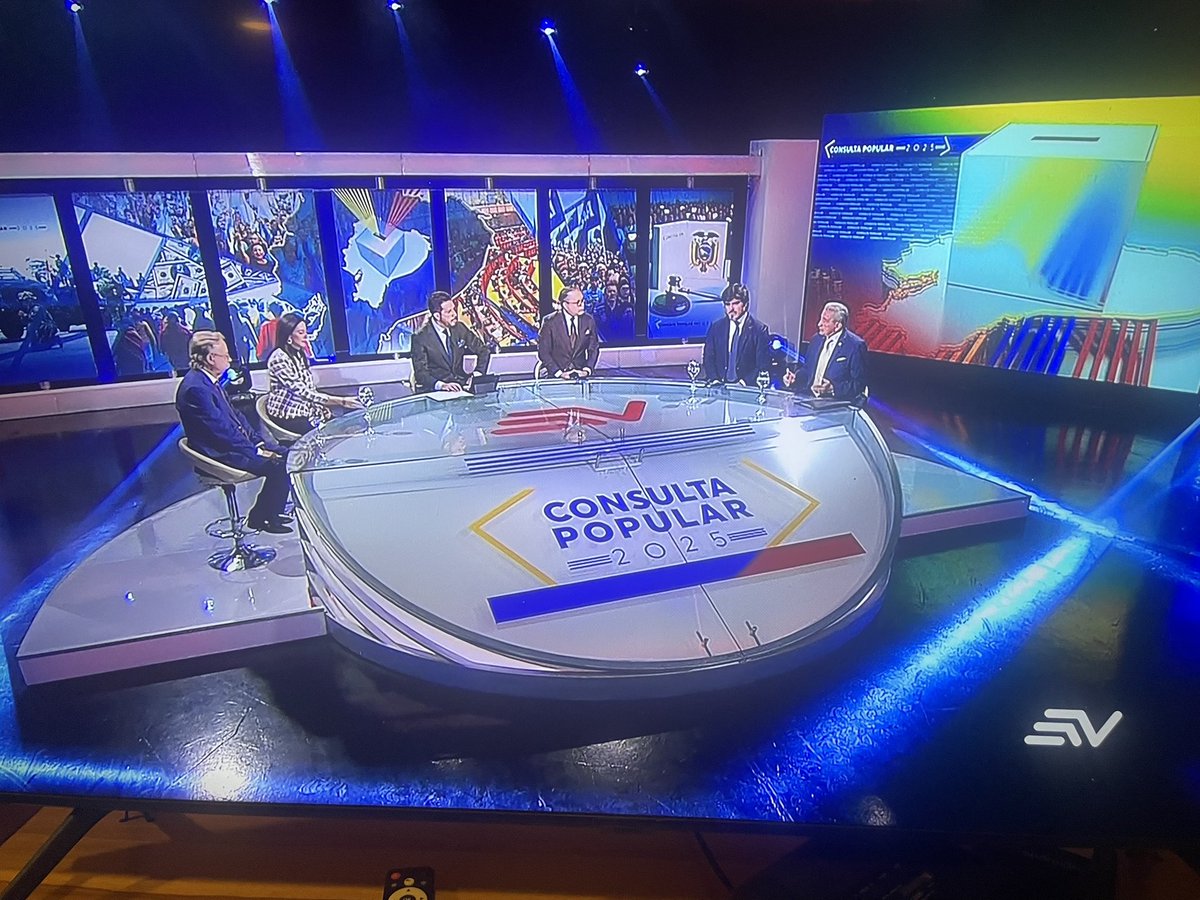 luisdavilaloor's tweet photo. ¿Esto es un panel o un velorio? https://t.co/1kOucIzXug