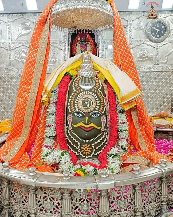 ॐ तत्पुरुषाय विद्महे महाकालाय धीमहि ।

"अवन्तिकायां विहितावतारं मुक्तिप्रदानाय च सज्जनानाम्‌ अकालमृत्योः परिरक्षणार्थं वन्दे महाकालमहासुरेशम्"। 

जय श्री महाकाल 🙏
शुभ प्रभात
#हर_हर_महादेव_शिव_शंभू_ॐ🚩 
#GoodMorningXFriends