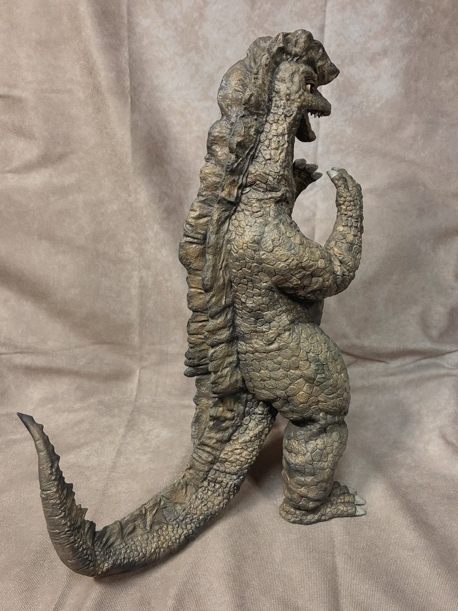 ゴーストロン 30cmサイズ 原型：かなめみお(<a href="/kanamemio/">かなめみお （WF 3-08-07）</a>)
帰ってきたウルトラマン登場の全身金色野郎！金なのに暗めでドス黒い、金の落とし具合やシャドウの入れ方の強弱がムズイ。やり過ぎるとドツボにハマりそうなのでこれくらいで、、