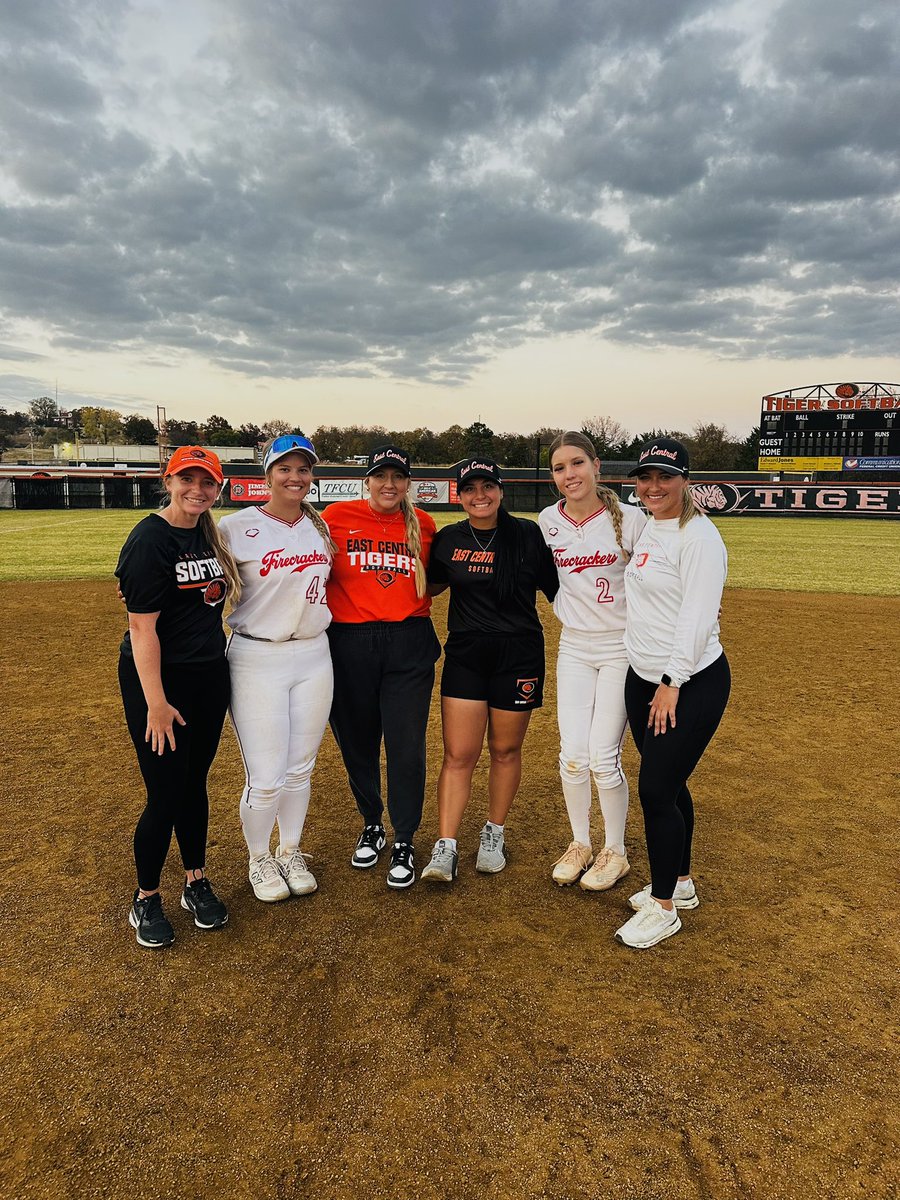Huge thank you to the coaches and girls at East Central University for putting on such an amazing camp today! I had a great time learning, competing, and getting to be around such a positive and hardworking group.🧡🖤 <a href="/CoachWyattECU/">Autumn Wyatt</a> <a href="/KarlieMilburnn/">Karlie Milburn</a> <a href="/dfw_martinez/">FIRECRACKERS DFW MARTINEZ</a> <a href="/DfwFirecrackers/">FirecrackersDFW</a>