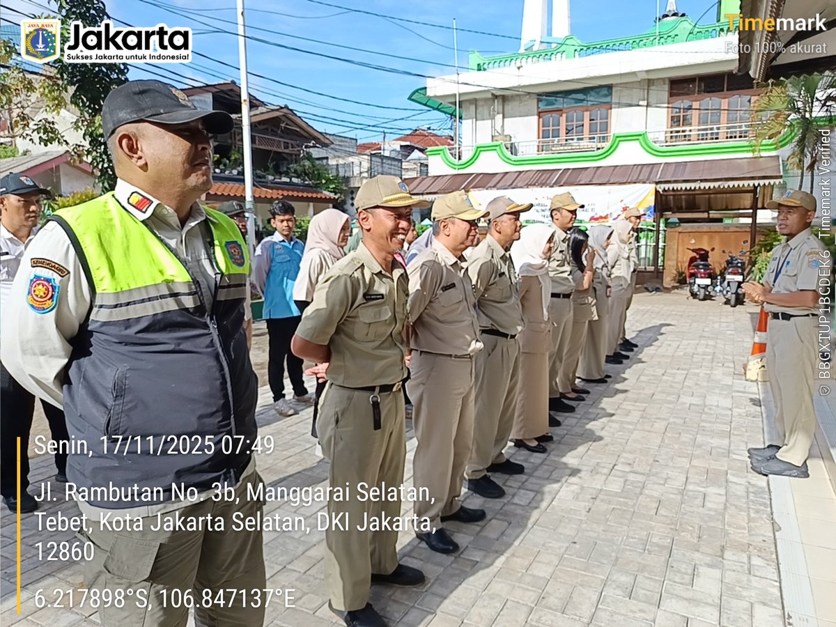 mang_sel's tweet photo. Kegiatan Apel Senin Pagi ASN dan PJLP Kelurahan Manggarai Selatan dengan arahan tugas dan penyampaian informasi kegiatan oleh Sekretaris Kelurahan Bp Muhamad Nur Efendi di halaman Kantor Kelurahan - Senin, 17 Nopember 2025. https://t.co/UHjomX7Cz6