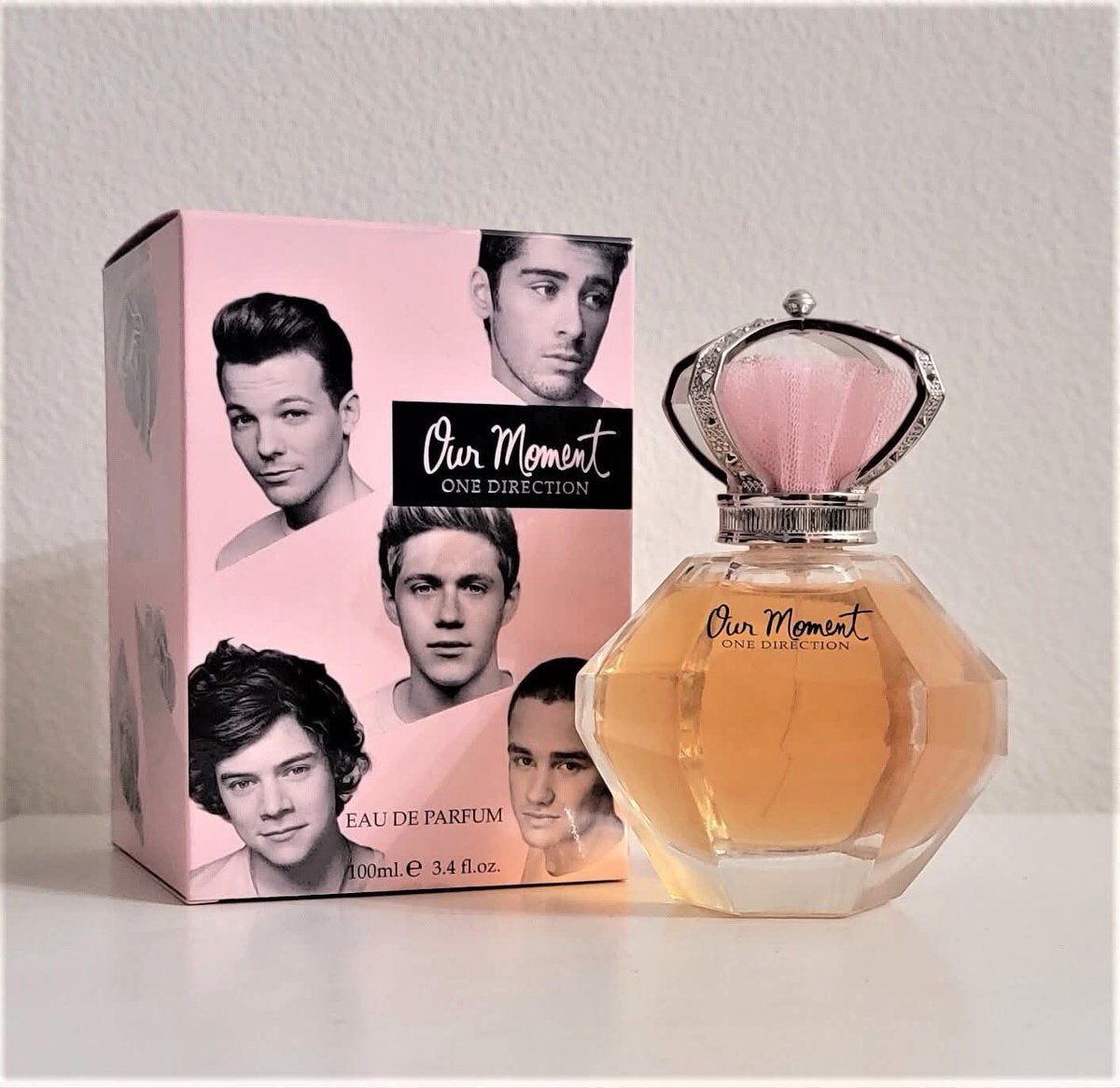 Crismtz_ahft's tweet image. Ojalá trajeran de vuelta los perfumes de One Direction, ahora si ya tengo dinero para comprarlos