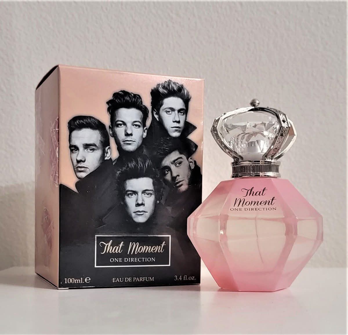 Crismtz_ahft's tweet image. Ojalá trajeran de vuelta los perfumes de One Direction, ahora si ya tengo dinero para comprarlos