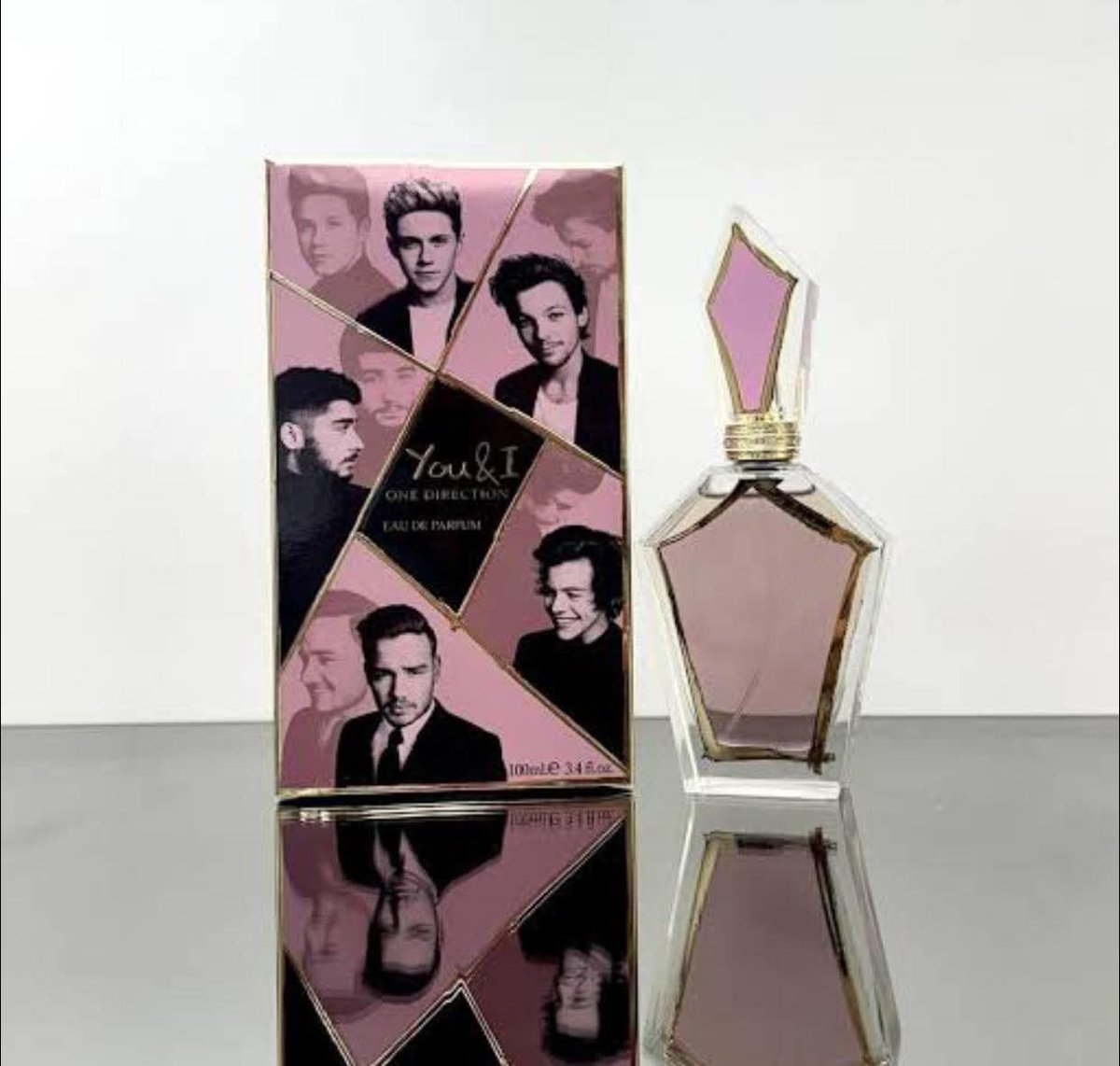 Crismtz_ahft's tweet image. Ojalá trajeran de vuelta los perfumes de One Direction, ahora si ya tengo dinero para comprarlos