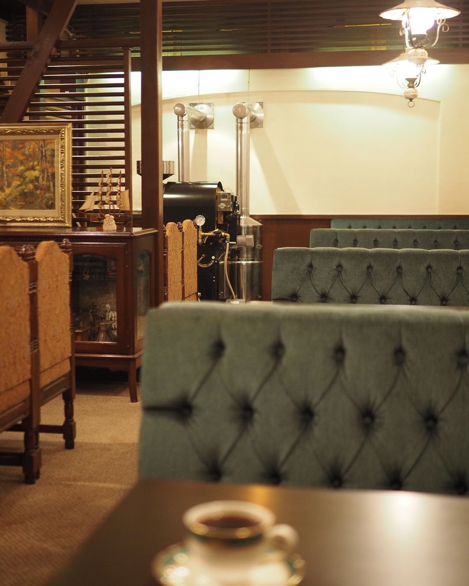 HUSTNET's tweet image. #純喫茶 #スペシャルティコーヒー
#企業公式相互フォロー #企業公式秋のフォロー祭り
本日は、GUMP COFFEE ROASTERS. セピア店様に納入して頂いた家具のご紹介です。

富山市千石町城址大通り近くの「GUMP COFFEE ROASTERS. セピア店」様に、ボックスソファ「CB02-Q62・Q62L」を納入させて頂きました。…