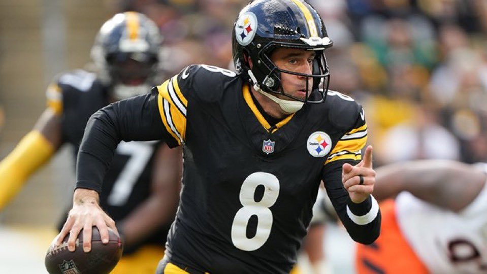 TomPelissero's tweet photo. Steelers QB Aaron Rodgers will undergo more tests Monday on his left wrist, but the initial belief is it’s nothing long term, sources tell me and @RapSheet. 

X-rays at the stadium showed a small fracture. They won’t know more until further scans. https://t.co/5rnuYxpwxa
