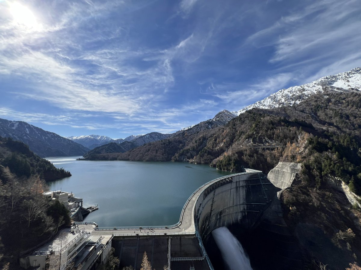 yuuchon1124's tweet image. 昨日、黒部ダム行ってきたよー‼︎凄かったー‼︎

お天気良かったから思ってたほど寒くなかった☀️
お昼は黒部ダムカレー甘口🍛😋
 #黒部ダム