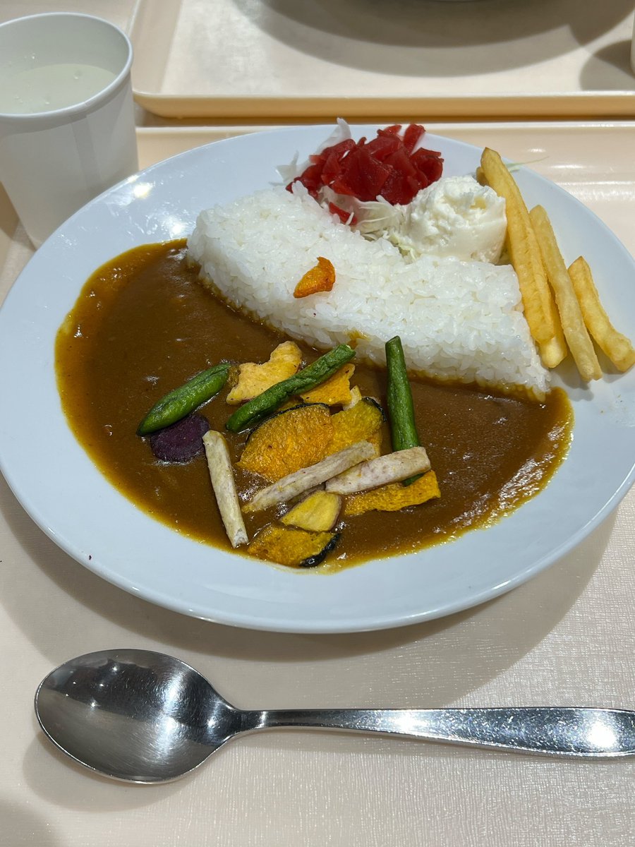 yuuchon1124's tweet image. 昨日、黒部ダム行ってきたよー‼︎凄かったー‼︎

お天気良かったから思ってたほど寒くなかった☀️
お昼は黒部ダムカレー甘口🍛😋
 #黒部ダム