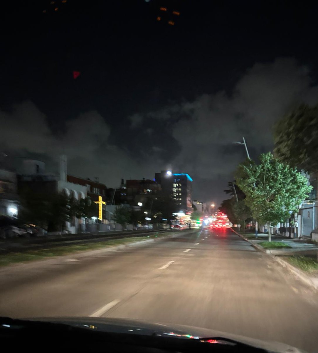 Las medidas del <a href="/Minterioruy/">Ministerio del Interior</a> y de la <a href="/montevideoIM/">Intendencia de MVD</a> para velar por nuestra seguridad, es tener por días, calles y avenidas a oscuras.

En este caso, Luis Alberto de Herrera.

Por algo festejaban algunos hace un tiempito...