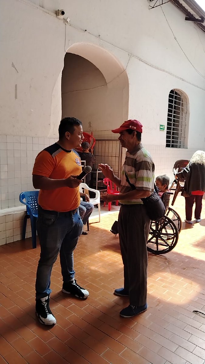 ComiteEscuela's tweet photo. Gracias por recibirnos con esas sonrisas que valen oro y gracias por enseñarnos tanto... Jornada de acción social en el Centro de Bienestar del Anciano.

#Santander
#ComitéEscuelaPalonegro
#DefensaCivilColombiana
#Palonegro https://t.co/zY05jF2phM