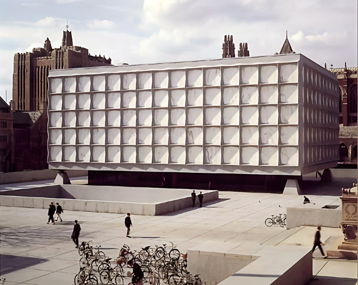 luusssso's tweet image. Yale University has a Brutalist rare book library and it is amazing