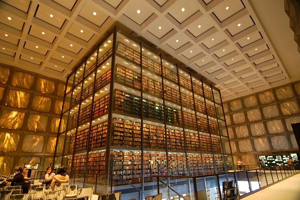 luusssso's tweet image. Yale University has a Brutalist rare book library and it is amazing