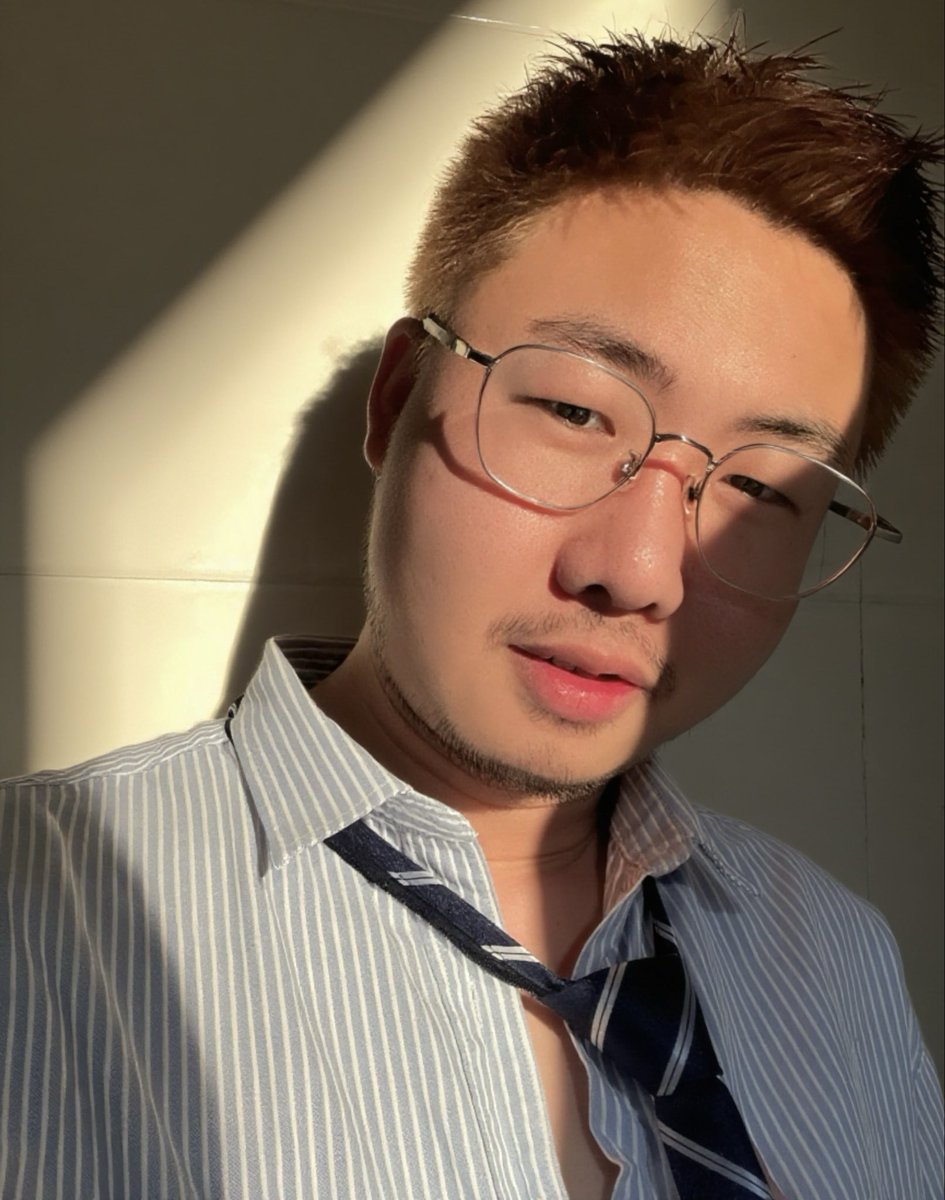 junepeng3's tweet photo. 染了个小黄毛 https://t.co/43108xLtWa
