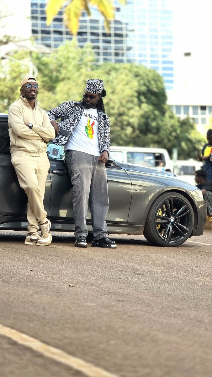 kajambiyamusic's tweet image. Boys to men.
🥂to 22 years of friendship.

Manz like @coopybly

[PS: At some point I had more hair😁]