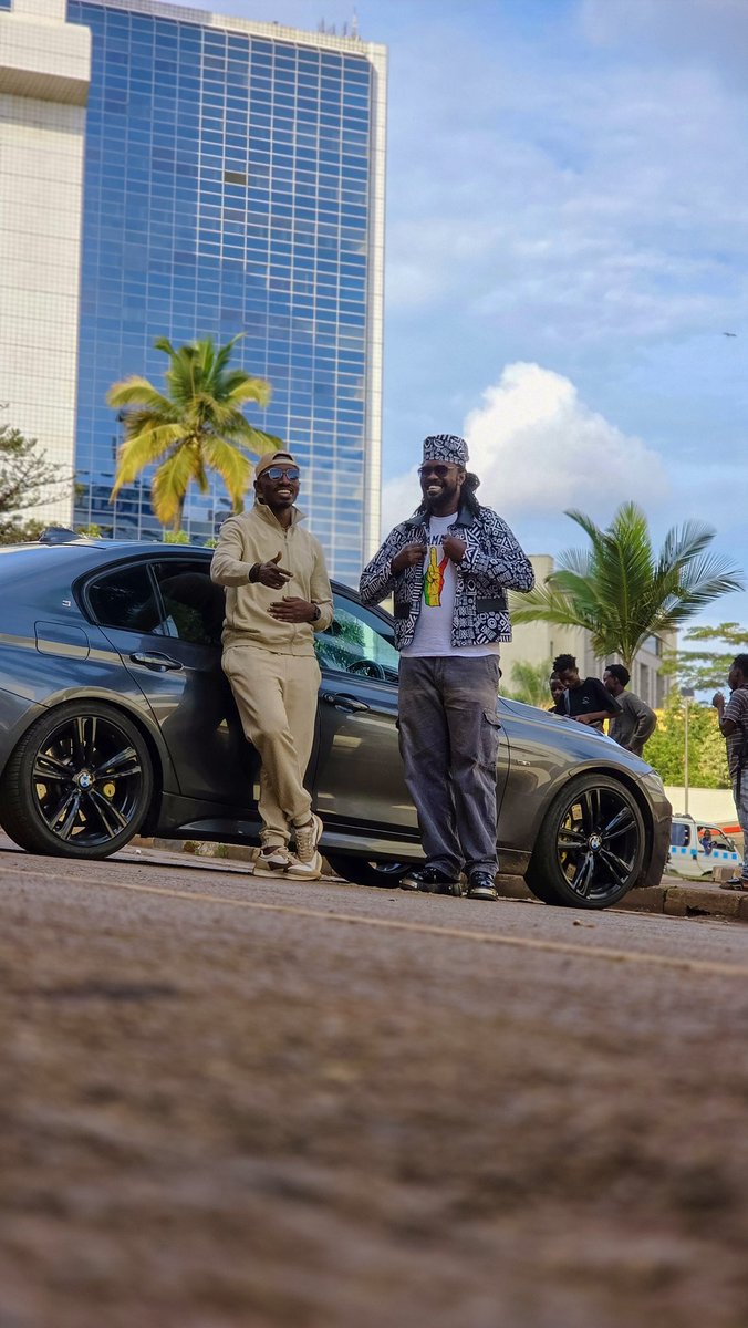 kajambiyamusic's tweet image. Boys to men.
🥂to 22 years of friendship.

Manz like @coopybly

[PS: At some point I had more hair😁]