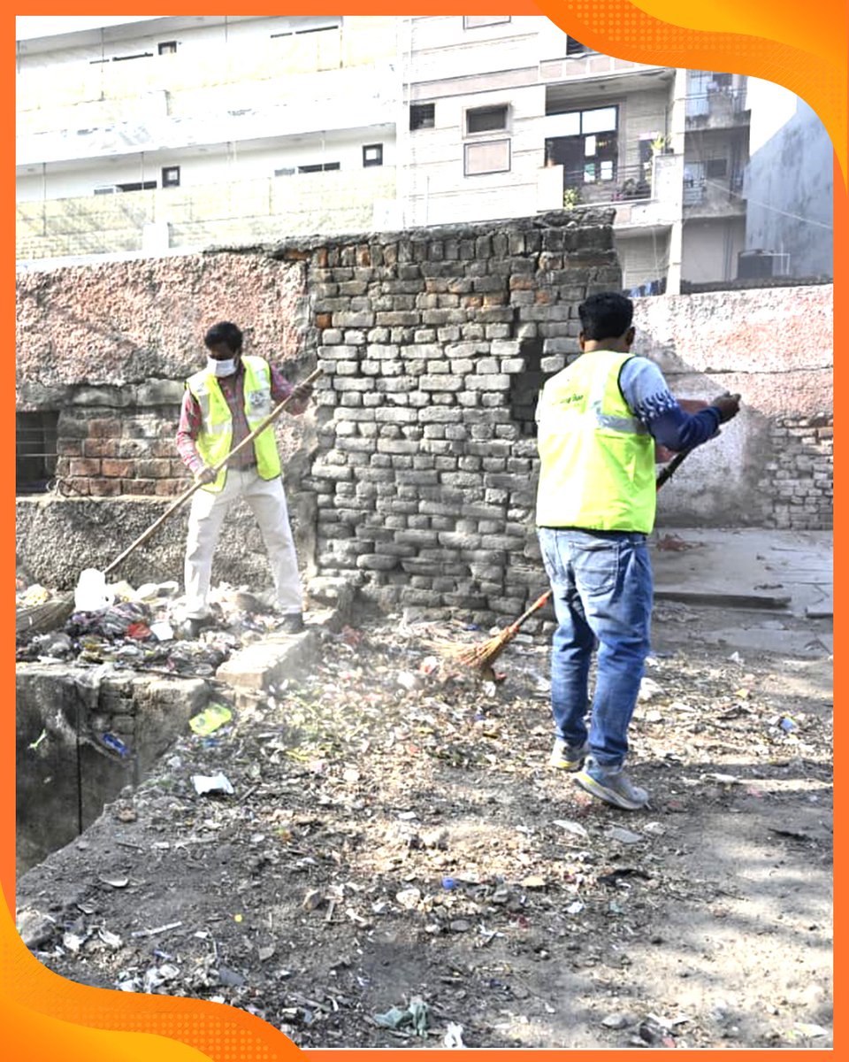 KapilMishra_IND's tweet image. स्वच्छ दिल्ली का संकल्प  समाज के हर वर्ग का संगठित प्रयास,
आज तिमारपुर विधानसभा के विधायक श्री सूर्य प्रकाश खत्री जी तथा दिल्ली जल बोर्ड, मुखर्जी नगर के प्रतिनिधियों की अगुवाई में कचरा अलग अलग करने और सिंगल यूज़ प्लास्टिक के खिलाफ एक जागरूकता रैली निकाली गई।
यह रैली केवल एक…