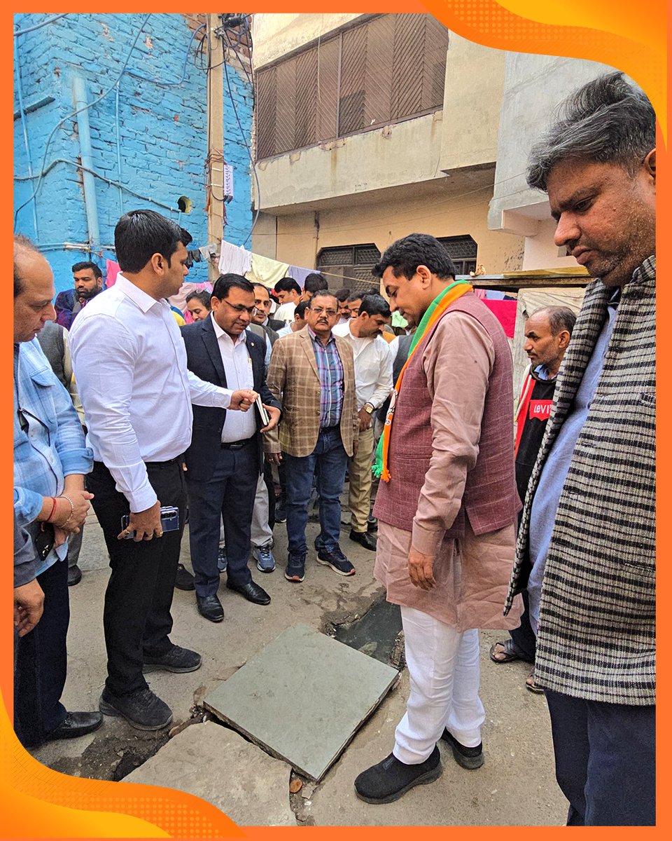 KapilMishra_IND's tweet image. स्वच्छ दिल्ली का संकल्प  समाज के हर वर्ग का संगठित प्रयास,
आज तिमारपुर विधानसभा के विधायक श्री सूर्य प्रकाश खत्री जी तथा दिल्ली जल बोर्ड, मुखर्जी नगर के प्रतिनिधियों की अगुवाई में कचरा अलग अलग करने और सिंगल यूज़ प्लास्टिक के खिलाफ एक जागरूकता रैली निकाली गई।
यह रैली केवल एक…