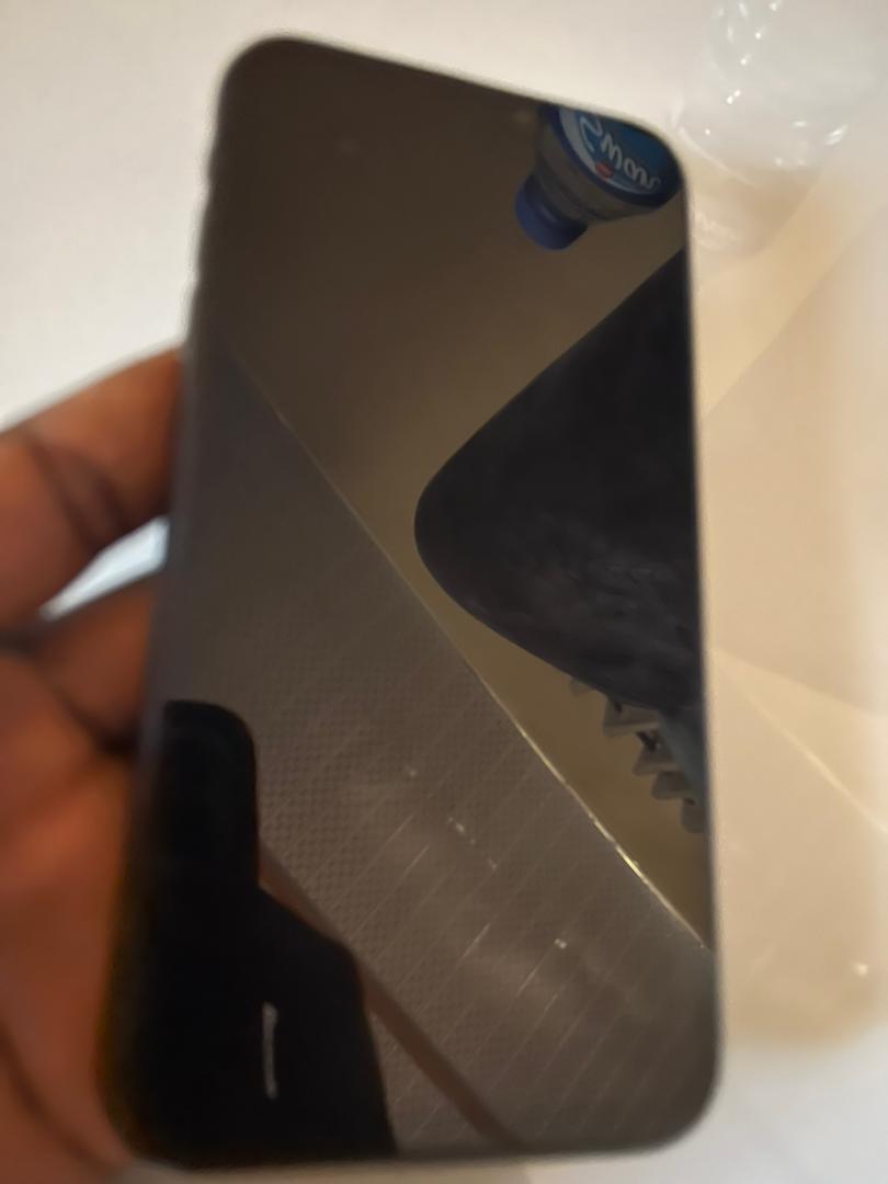 yardsaleplug's tweet image. An iPhone XR available 

Battery life is  69%, 64gb at 125k

Condition: the back glass is broken 

Location: Jos

Contact: 08072472687

#yardsale #Declutter #JosNigeria