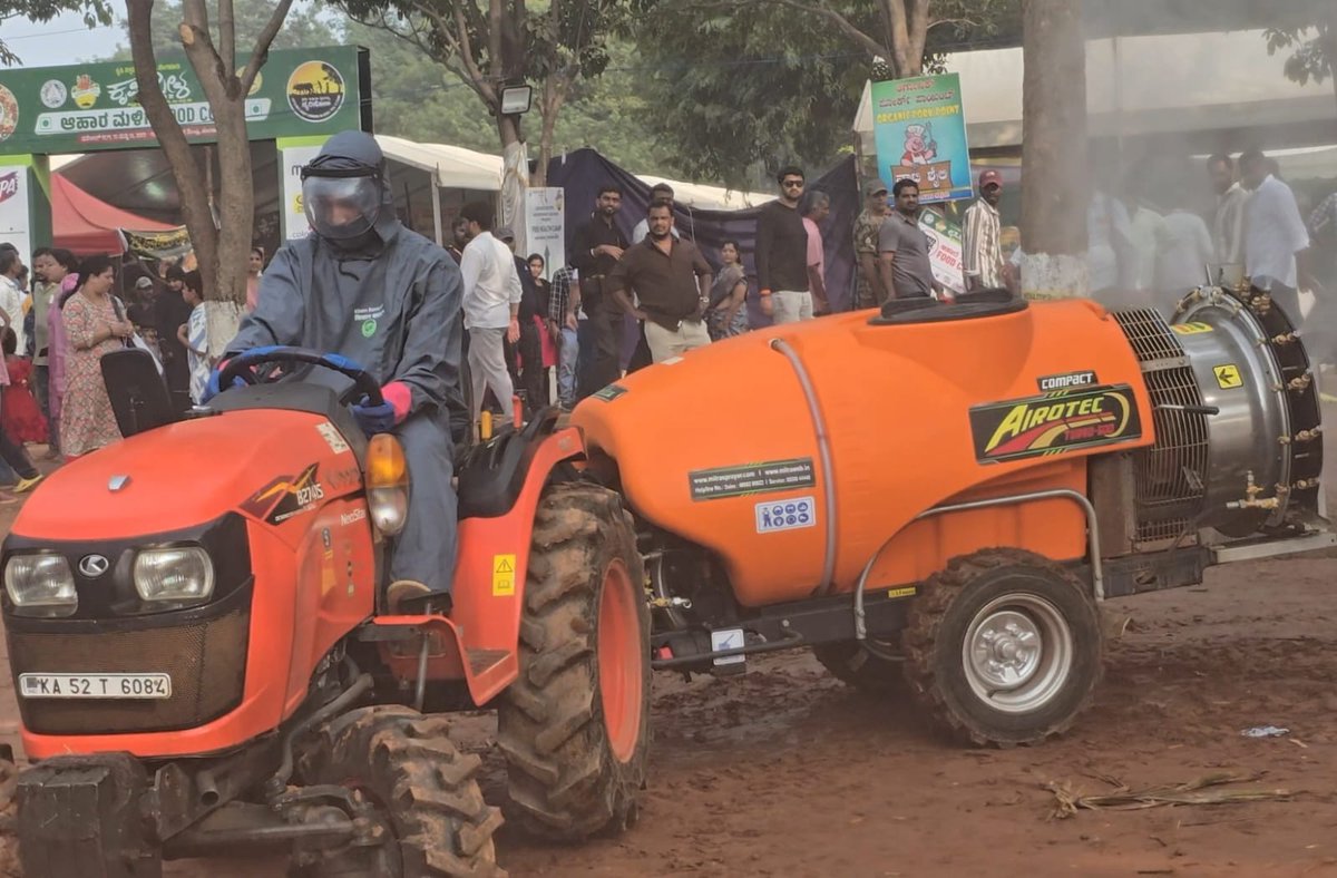 Sepiohealth's tweet photo. Not just manual spraying—machine spraying too demands Kisan Kavach to shield farmers from pesticide exposure.
proud to have demonstrated this at #Krishimela @IABM_GKVK 
Grateful to @mitrasprayer for the support
@CMofKarnataka @DBT_inStem @icarindia https://t.co/jhxOGQN0Gb