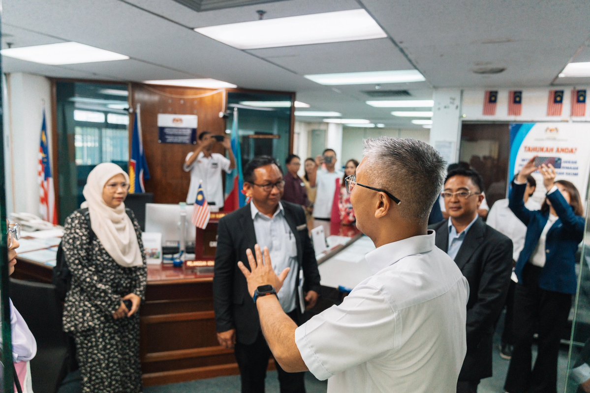 tzafrul_aziz's tweet image. Jutaan terima kasih kepada seluruh warga MITI Sabah serta agensi-agensi hebat—#MIDA, #MATRADE, #MPC, #MIDF, dan #SIRIM—atas komitmen, profesionalisme, dan semangat cemerlang sepanjang tempoh kerjasama kita.

Sokongan dan dedikasi warga MITI dan agensi adalah tunjang utama dalam…