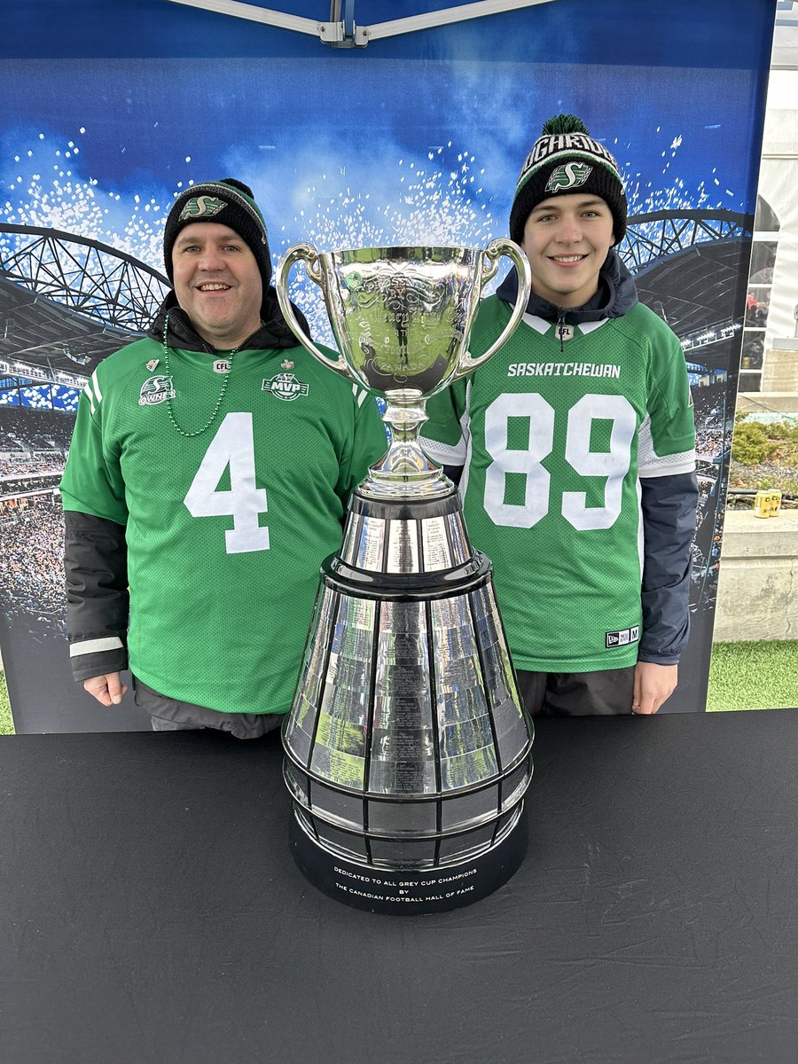 osmachenko's tweet photo. What a night! @sskroughriders https://t.co/DxsYNVYDzg