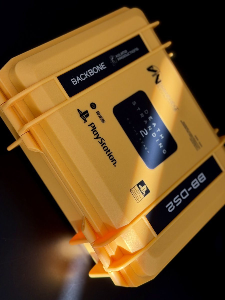 「Backbone One DEATH STRANDING 2 限定版✨️実物めちゃ良いです(・ω・)ﾉ半透明ボディの“淡いグラデ感”がクール✨️DS2の世界観と完璧に噛み合うハードケースも細部まで統一されてて所有欲を満たす逸品となってます( ´ー`)フゥ
#DeathStranding2