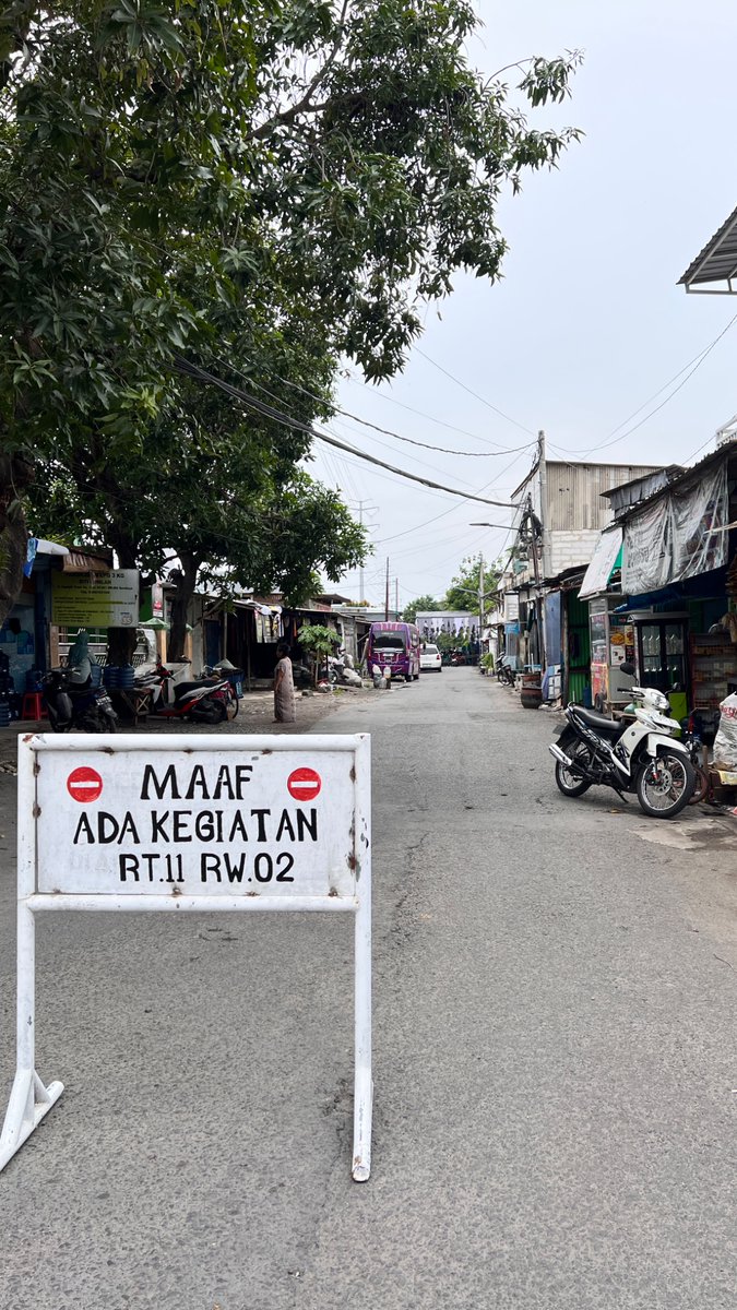 piye cak <a href="/ericahyadi_/">Eri Cahyadi</a> cak <a href="/CakArmuji/">Ir. H. Armuji, M.H</a> sido didendo? iki nang daerah keputih, suering pol, padahal dalane gae liwatan alternatif, gang sebelahe wis sempit ditambah proyek got gak mari mari <a href="/KKeputih/">Kelurahan Keputih</a> <a href="/YBintaru34513/">polsek sukolilo surabaya</a> <a href="/satpolppsby/">Satpol PP Surabaya</a> <a href="/e100ss/">Radio Suara Surabaya</a>