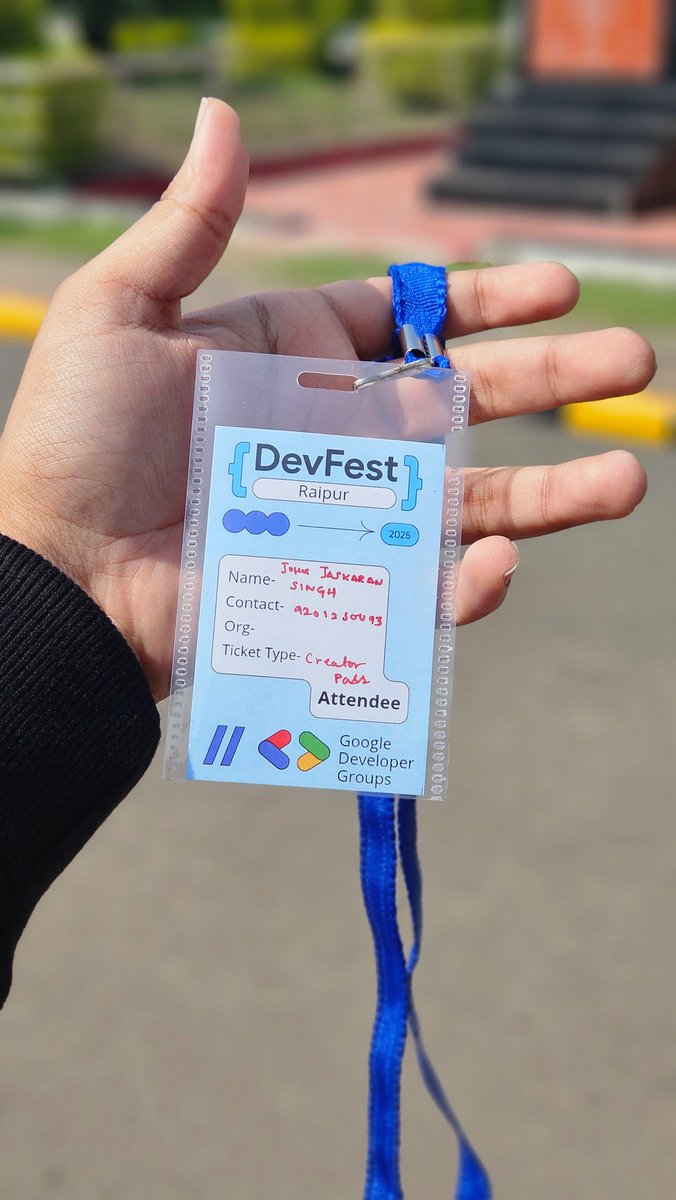 JaskaranJo19851's tweet image. Attended my first Google event — DevFest at IIIT Raipur 🎉
Joined with friends Nand &amp;amp; Raj, explored stalls, met new people &amp;amp; grabbed some cool Google goodies!

Interesting glimpse into the developer community 👨‍💻✨

#GoogleDevFest #IIITRaipur #TechCommunity #AI #ML #Google