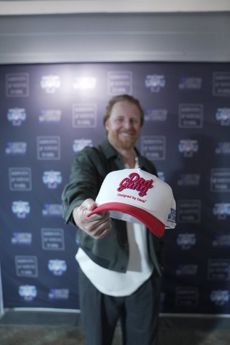 TheSzef's tweet image. Justin Turner foundation x DG night one!